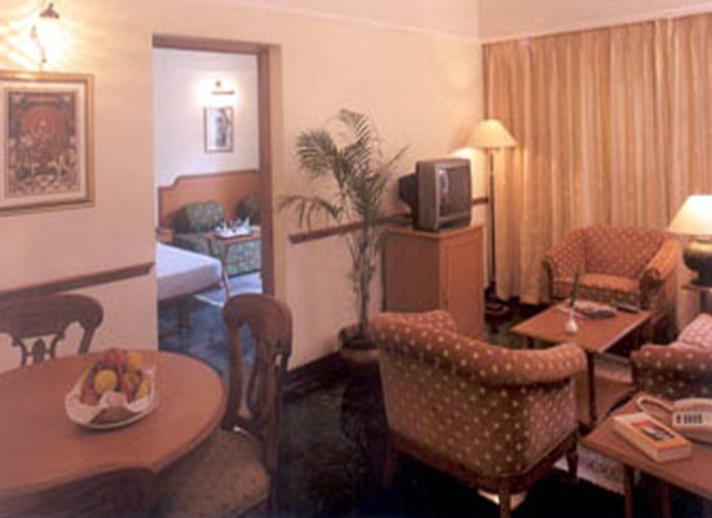 Renest Shraddha Inn - Shirdi Phòng bức ảnh